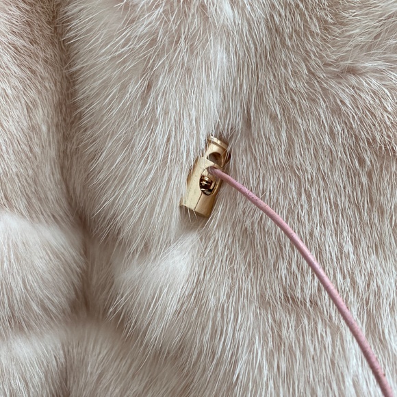 Giosis Furs Ivory Mink Vest – Kopenhagen Fur Certified - Picture 8 of 8